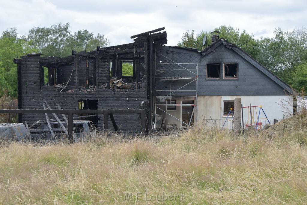 Schwerer Brand in Einfamilien Haus Roesrath Rambruecken P045.JPG - Miklos Laubert